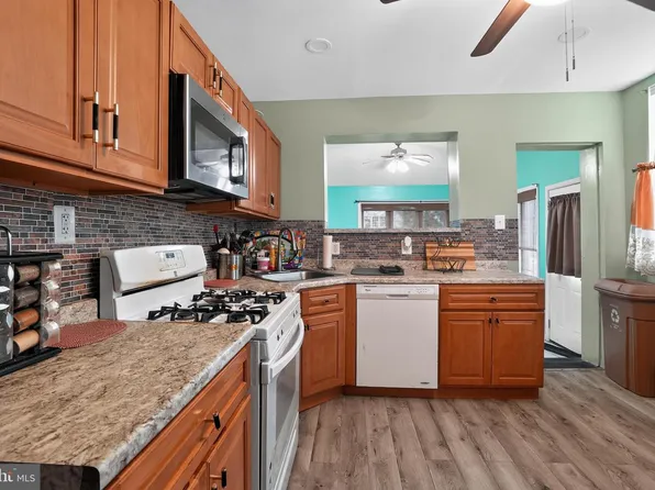 108 E Township Line Rd, Havertown, PA 19083