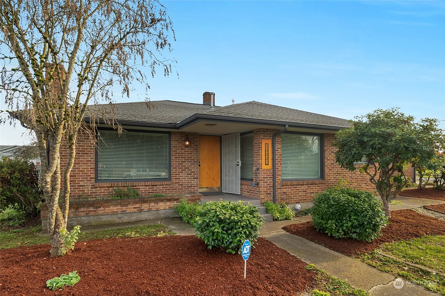 10221 16th Avenue E photo 1