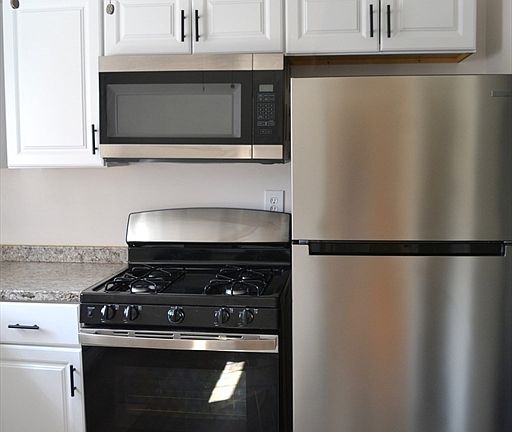 4th image of 71 Colony Rd #1B
