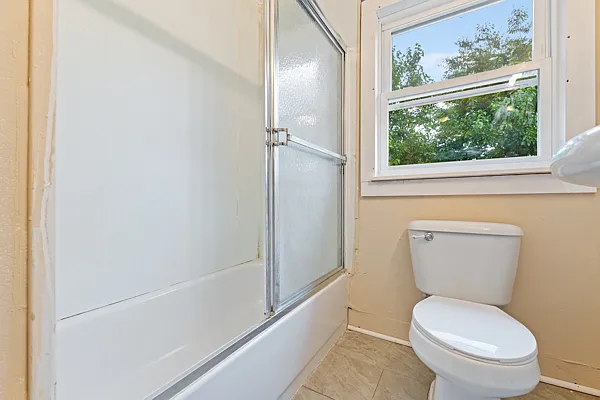 1918 Greenwood Ave #2 — Photo 4