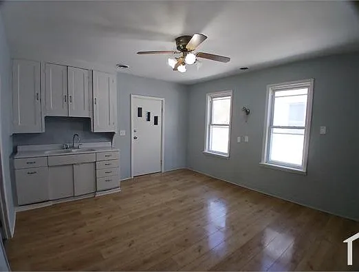 4 bed, 2000 sqft, $1,000 — Photo 1