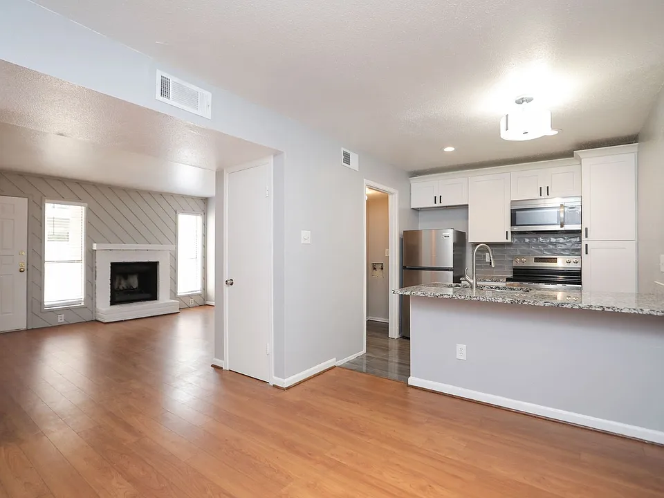 2100 Wilcrest Dr #127