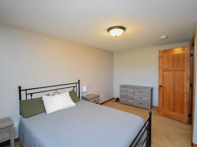 2204 S Silverthorne Ave — Photo 57