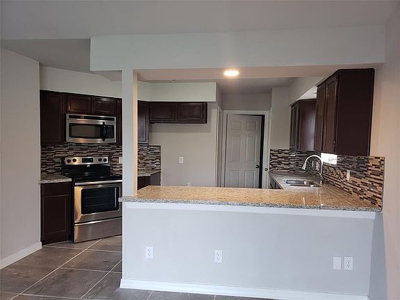 2nd image of 3304 Sandpiper Dr