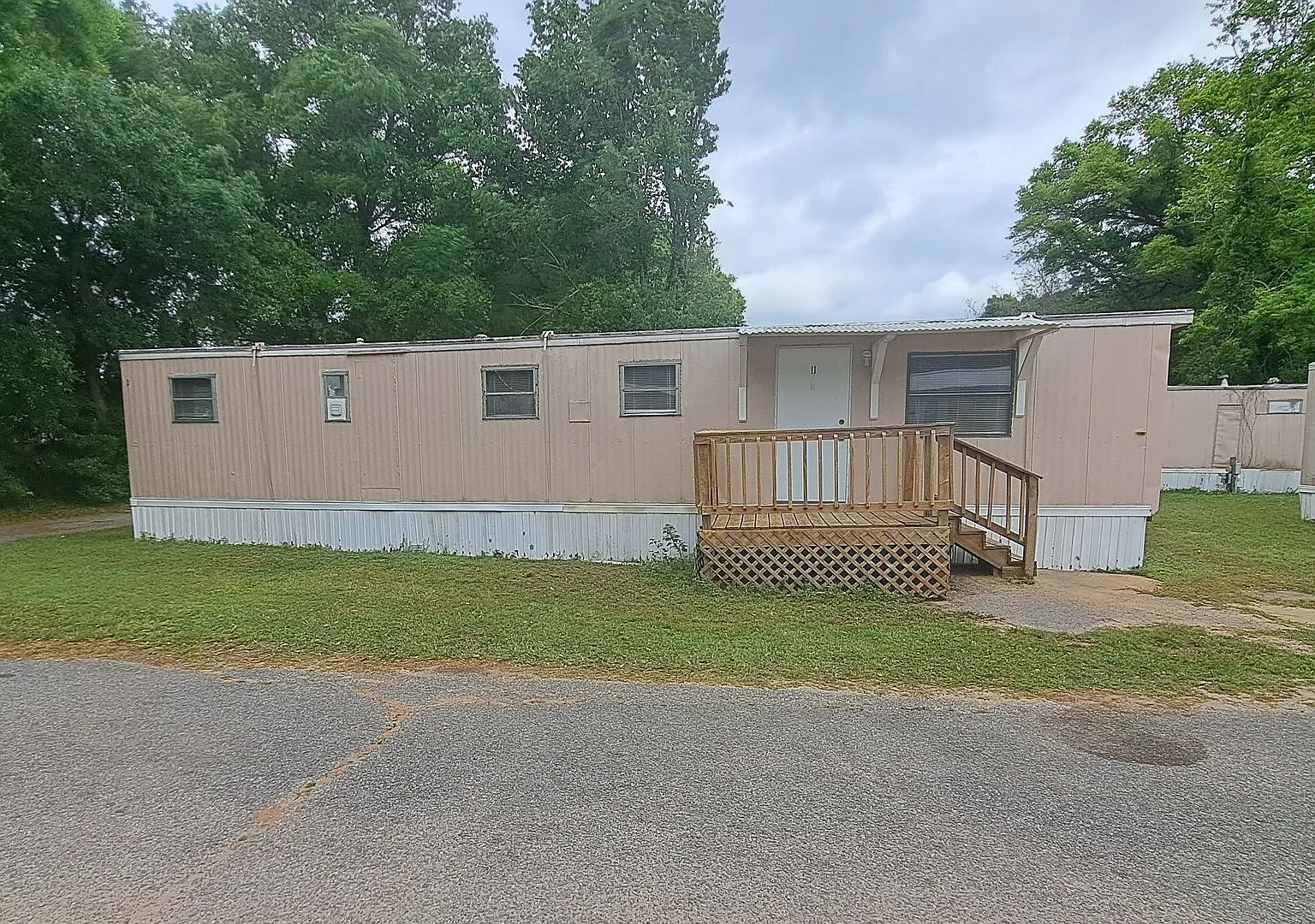 1BR/1BA updated mobile home close to I10 and Pine Forest Rd — Photo 1
