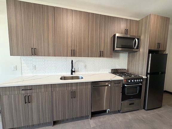 2nd image of 140 Mallory Ave #209