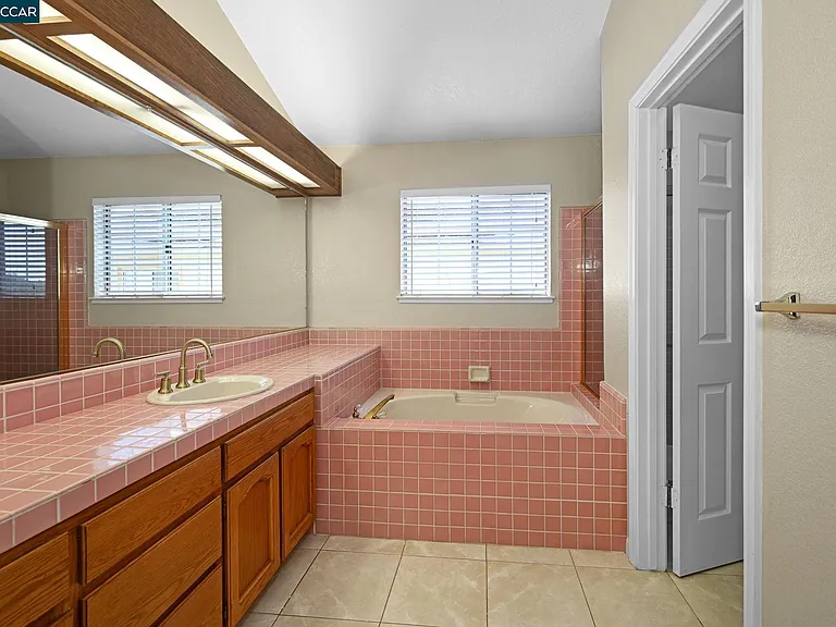 1319 Strawberry Ct — Photo 17