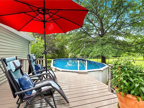 5th image of 332 W Wren Cir