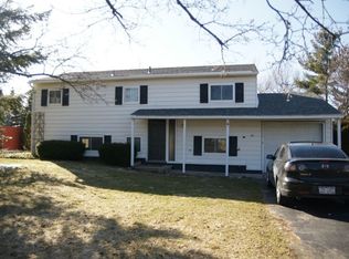 711 Pinnacle Rd, Pittsford, NY 14534