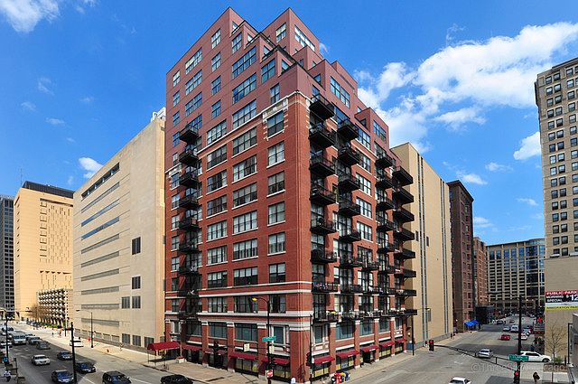 1st image of 547 S Clark St APT 901