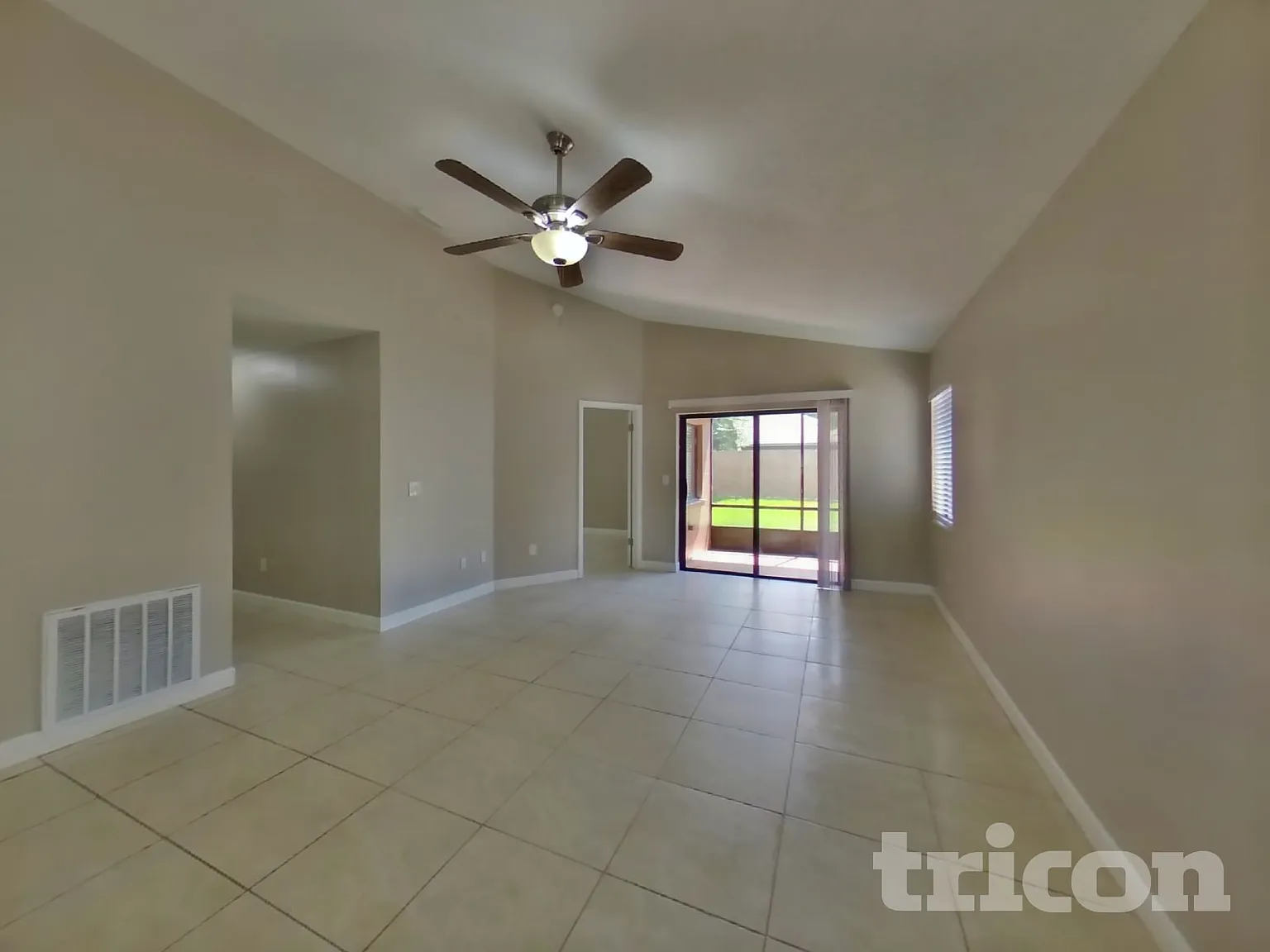 1620 Spinning Wheel Drive Lutz FL — Photo 2