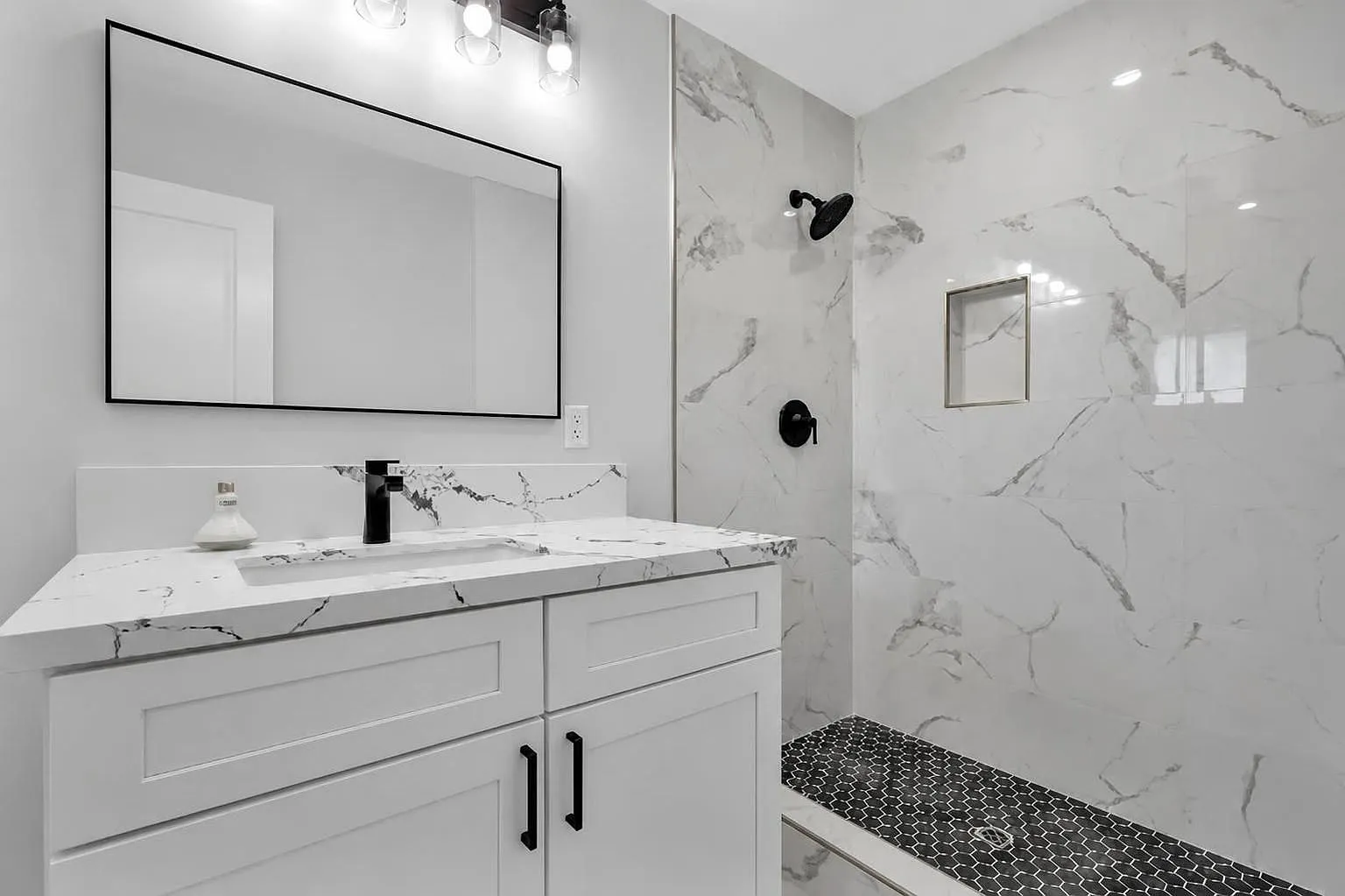 3 bed, 1225 sqft, $4,195 — Photo 3