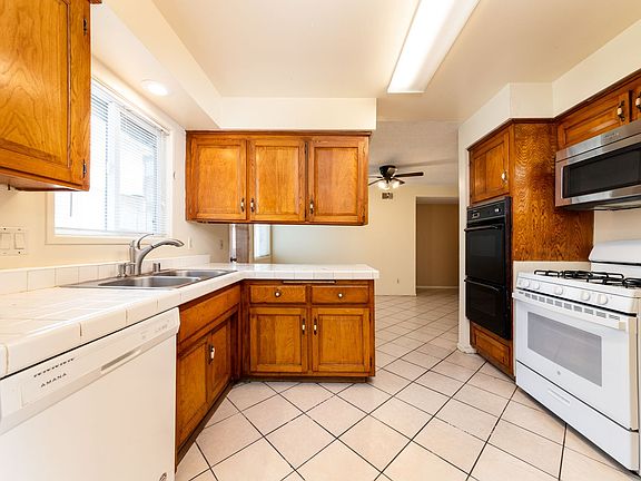 3rd image of 1487 Chapel Dr