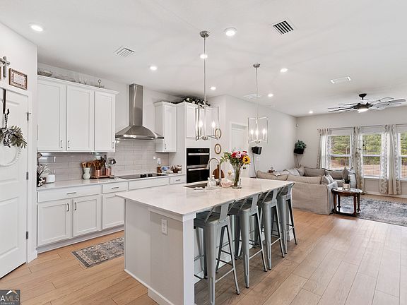 4th image of 204 Park View Ln