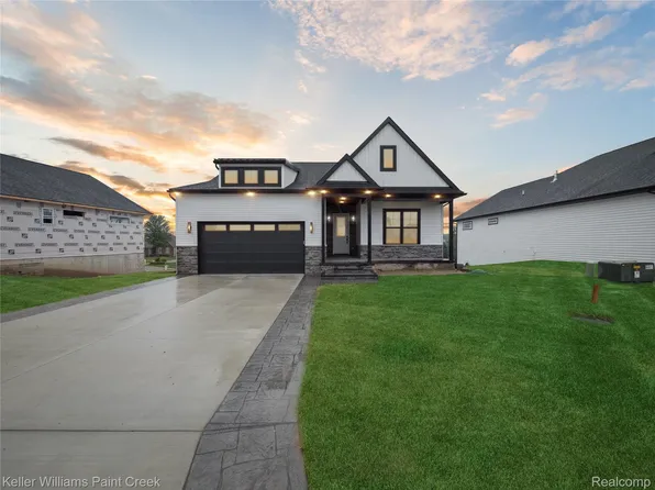 1354 Pinehurst Ct, Metamora, MI 48455