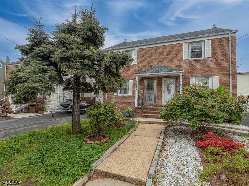 1st image of 624A Summer St