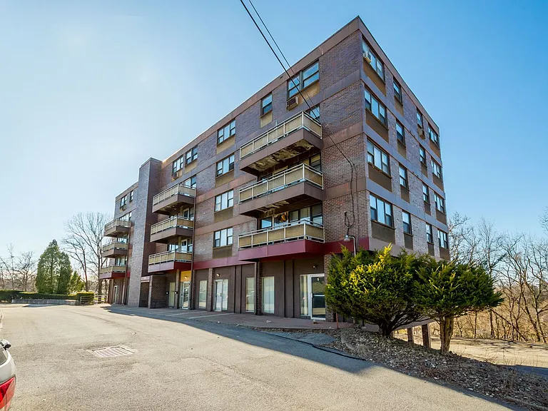 Penn Towers Apartments — Photo 6
