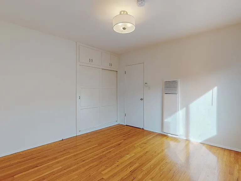 Westwood Hills Apartment — Photo 20