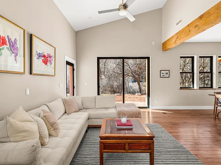 106 Castle View Dr — Photo 4