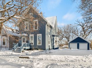 217 Henry St, Elgin, IL 60120