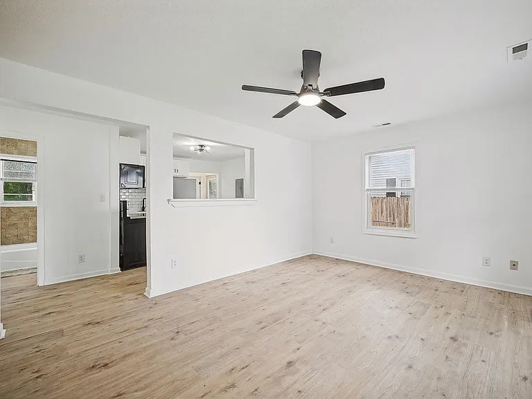 55 Greeneland Blvd — Photo 4