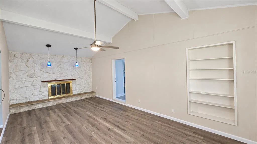 3 bed, 2.0 bath, 1552 sqft, $2,200 — Photo 3