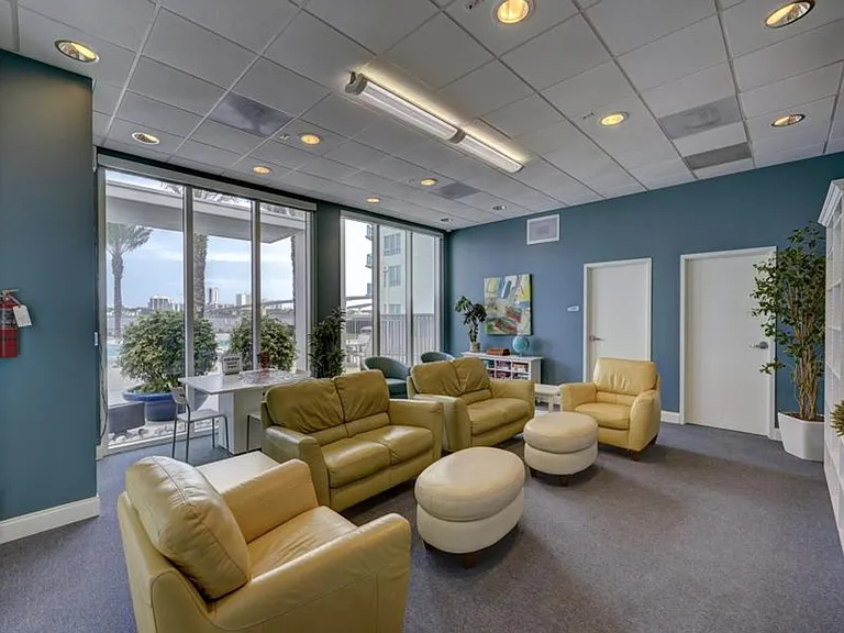 241 Riverside Dr #2610 — Photo 32