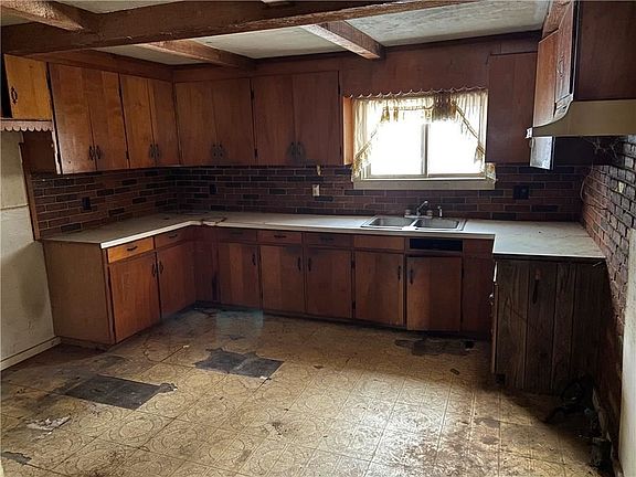 3rd image of 3919 Buffalo St