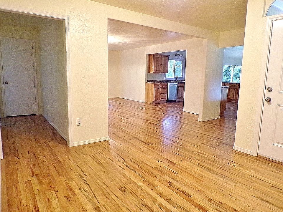 1st image of 3550 Lake Earl Dr