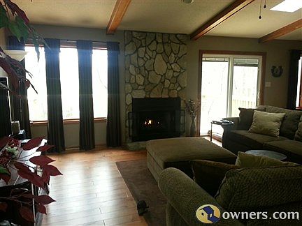 Gas logs, new hardwoods, remodeled