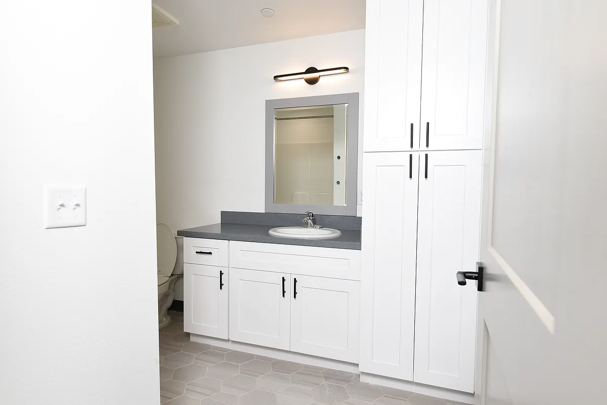 Building Photo - 1404 Tabor St #103