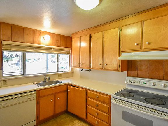 4th image of 22880 Black Oak Dr