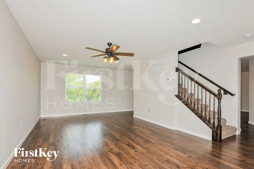 3 bed, 2.5 bath, 1728 sqft, $2,755 — Photo 3