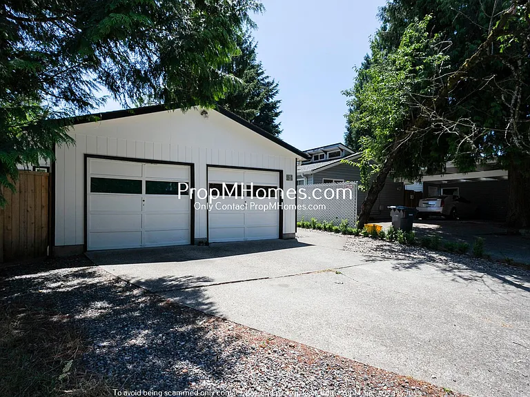 2218 SE Tacoma St — Photo 21