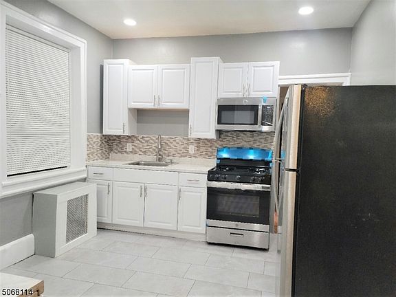 3rd image of 367-369 Sandford Ave