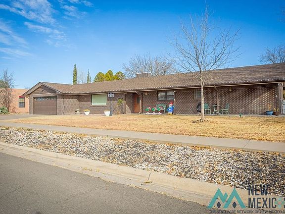 2nd image of 901 Hall Dr