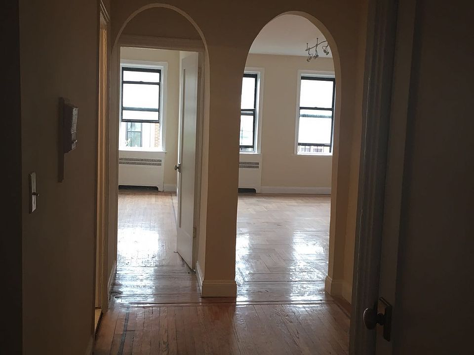 1st image of 3 Hawthorne St #3