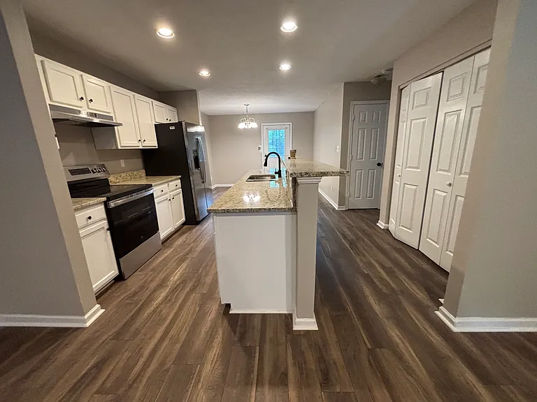 1851 Cedar Ave — Photo 3