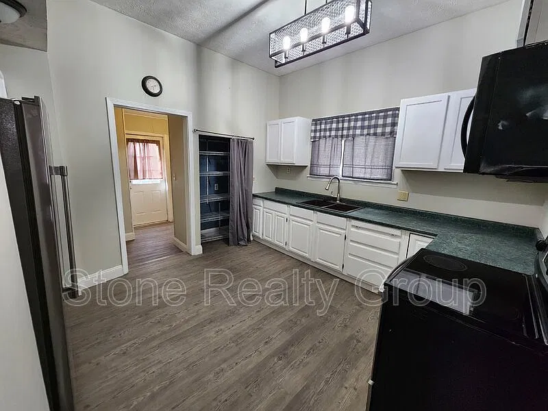 4 bed, 2.0 bath, $1,400 — Photo 4