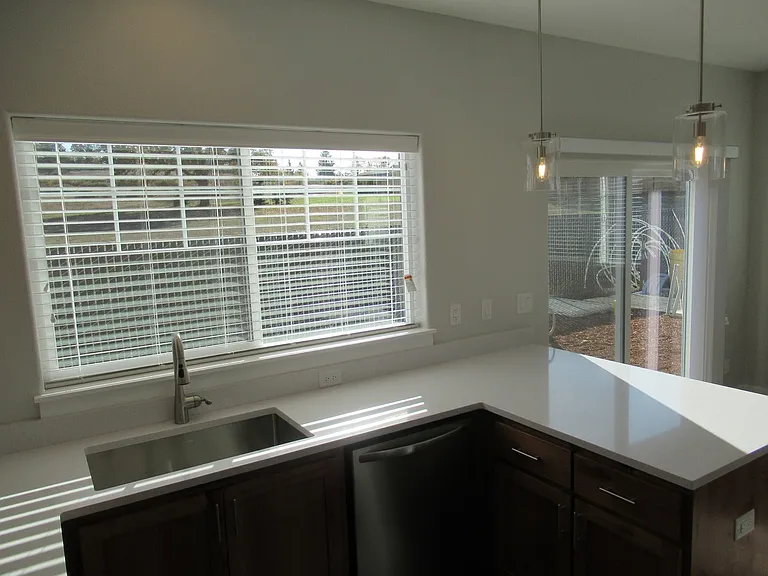 Large Duplex in South Salem! — Photo 6