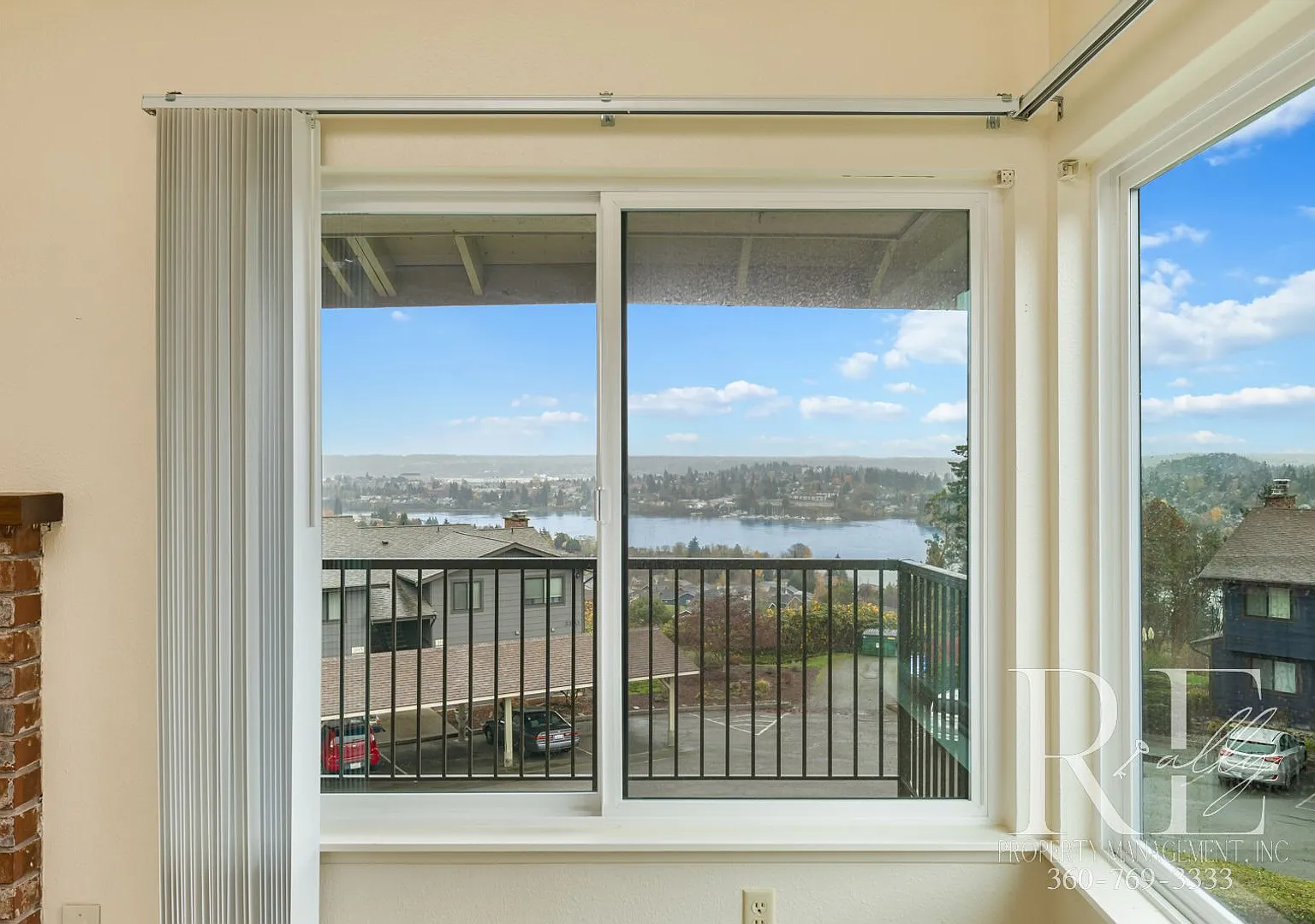 Skyline Serenity: Spacious Second-Floor Condo with Panoramic Views — Photo 4