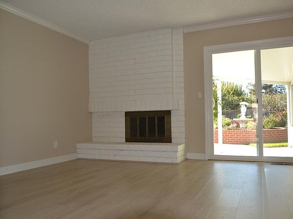 4th image of 2095 Stratford Dr