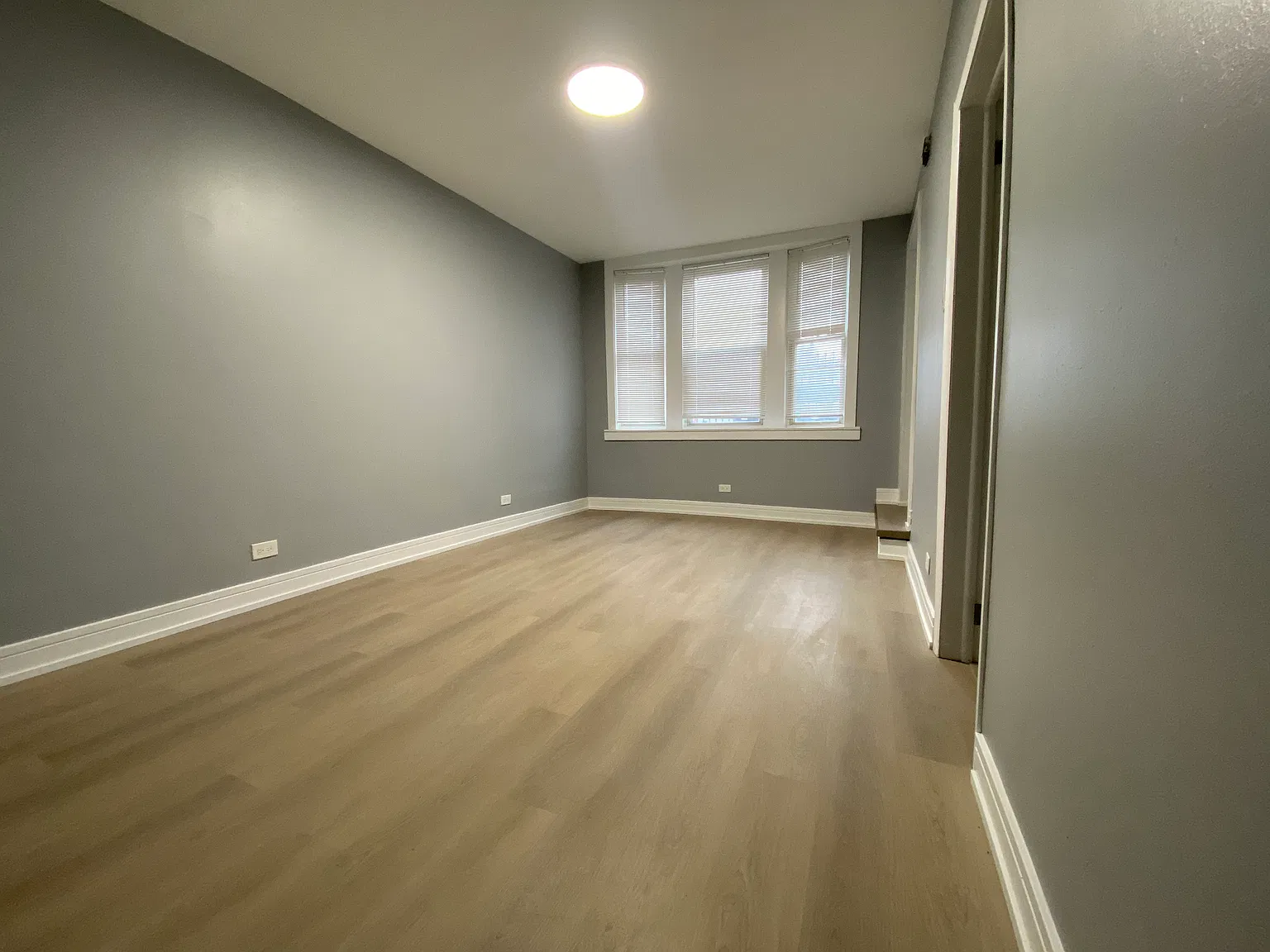 3 bed, 1000 sqft, $2,200 — Photo 4