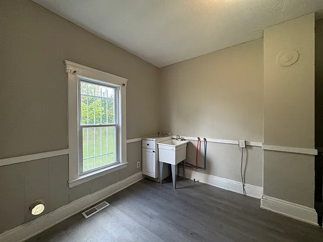 Building Photo - 16014 Saranac Rd #1