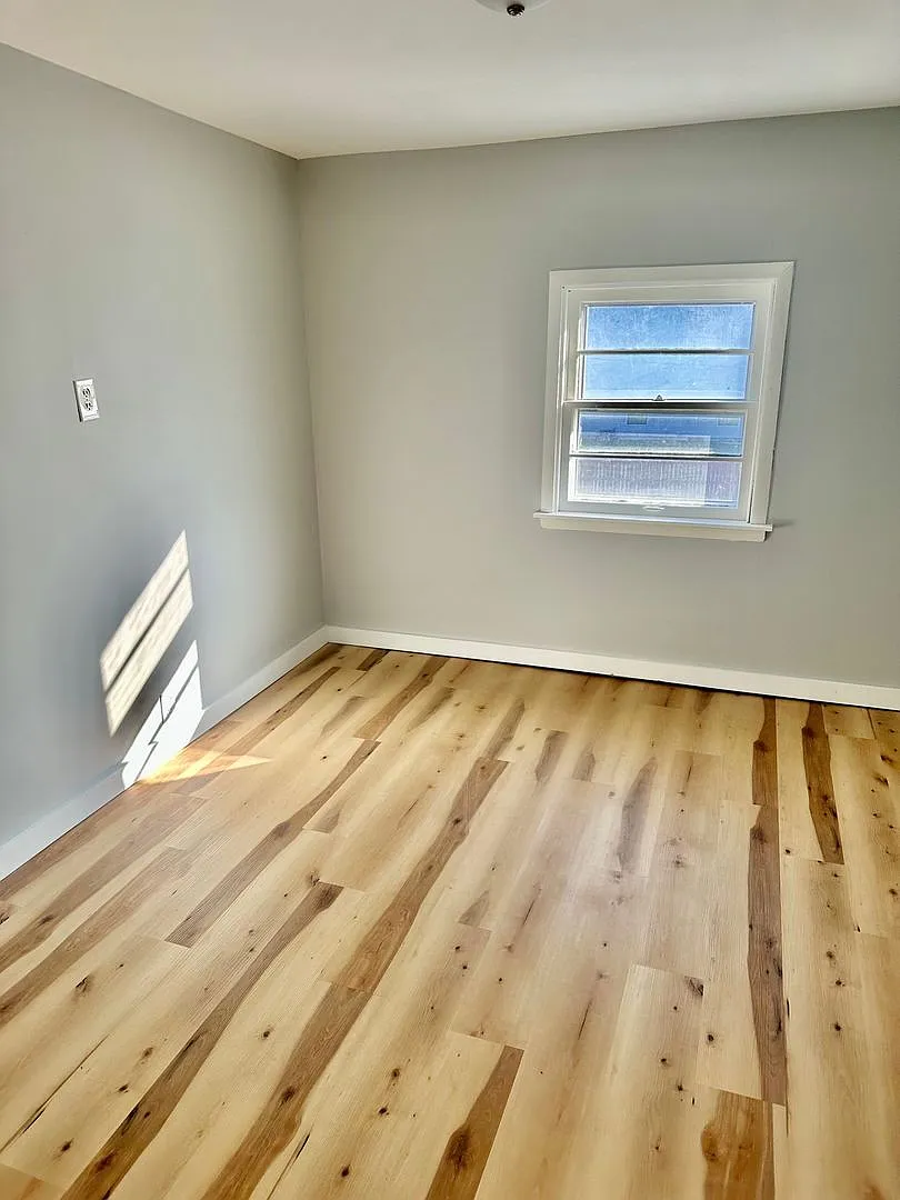 Beautiful 4 Bedroom, 2 Bathroom Home! — Photo 4