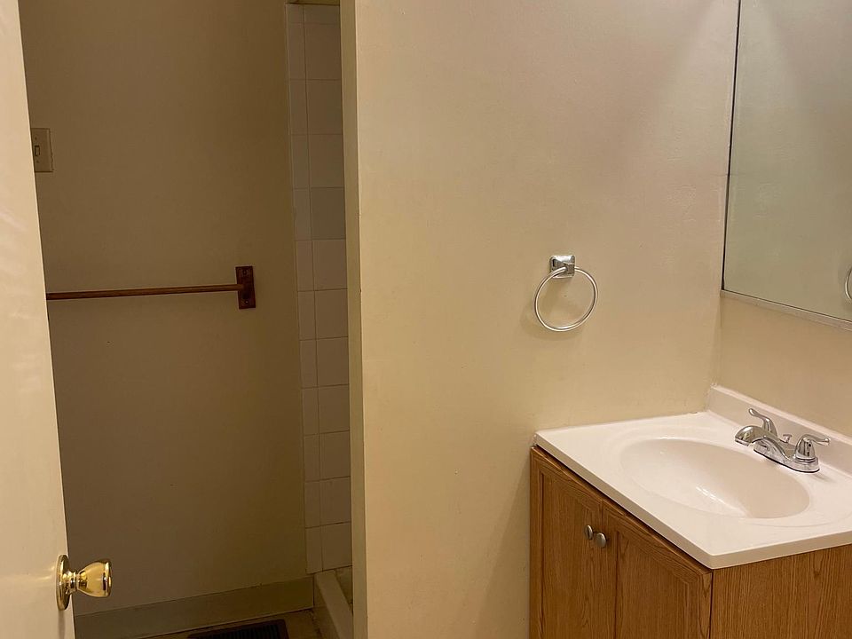 1st image of 421 Jefferson Ave #1