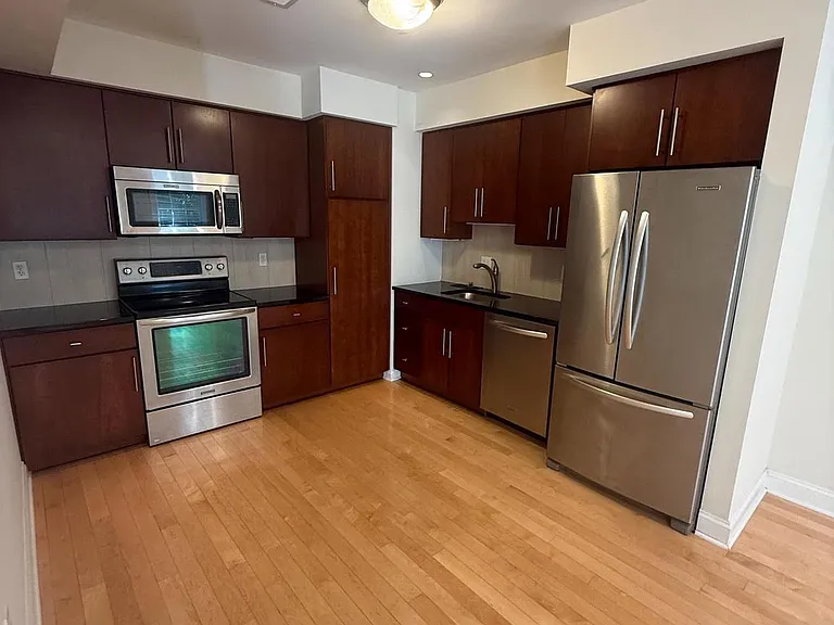 3925 Fulton St NW #5 — Photo 8