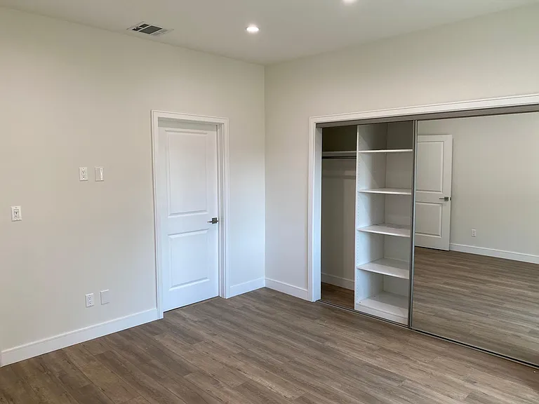 6203 Bakman Ave — Photo 8