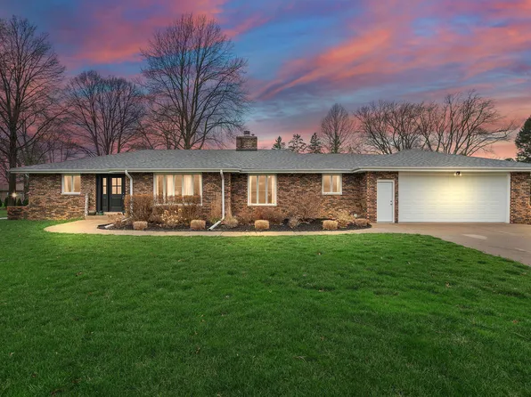 9468 Hilltop Dr, Saint John, IN 46373