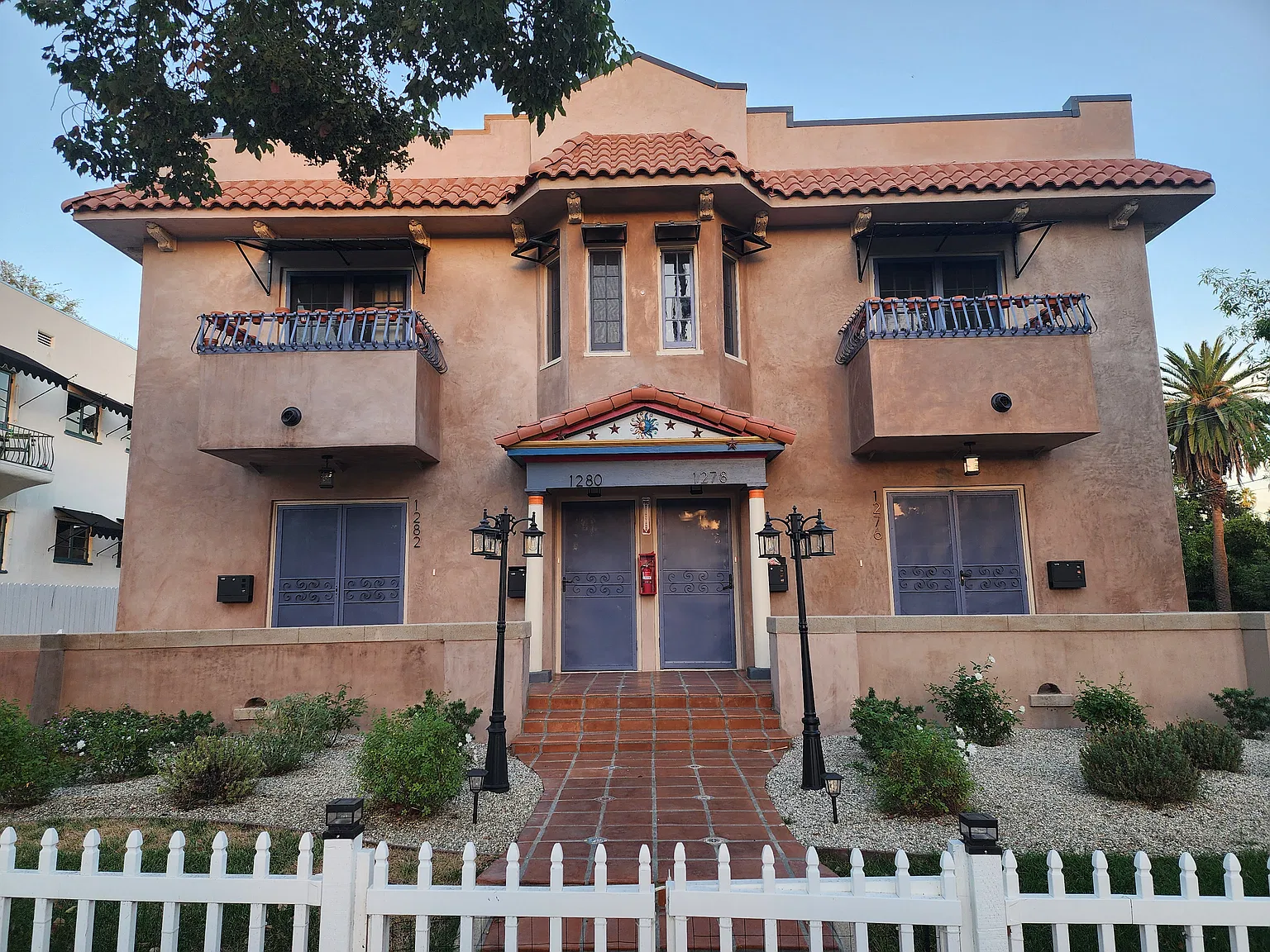 2 bed, 1.5 bath, 910 sqft, $3,250 — Photo 2